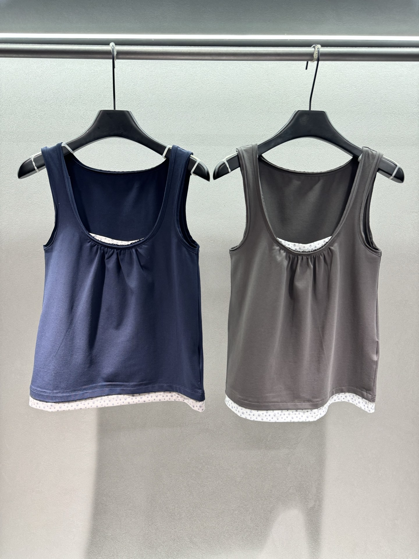 ￼ 🌾2026 SPring&Summer 🔥！Coysei*，碎花拼接背心，内层小碎花布片若隐若现，少