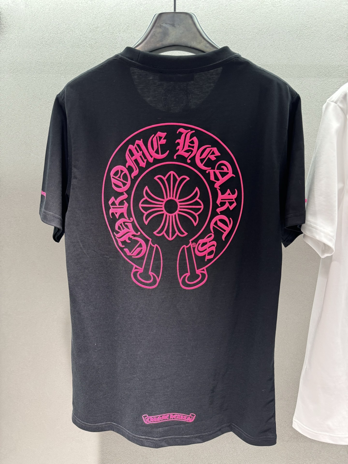 ￼ 🌾2026 SPring&Summer 🔥！克罗*心，粉标口袋T恤，粉标印花拍照超上镜，宽松版型慵懒