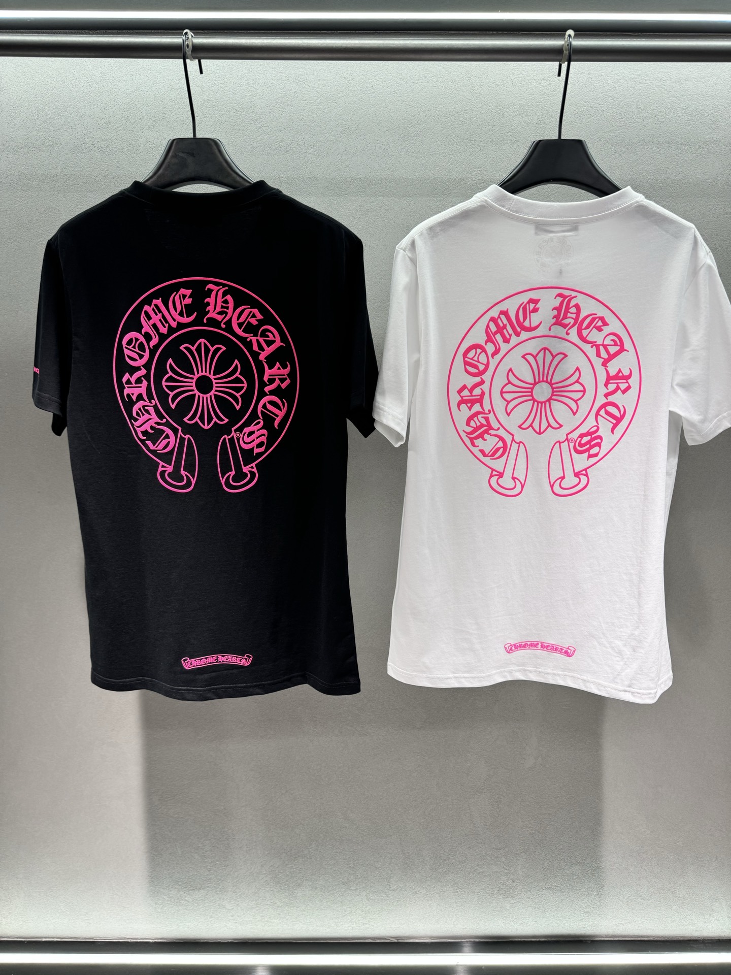 ￼ 🌾2026 SPring&Summer 🔥！克罗*心，粉标口袋T恤，粉标印花拍照超上镜，宽松版型慵懒