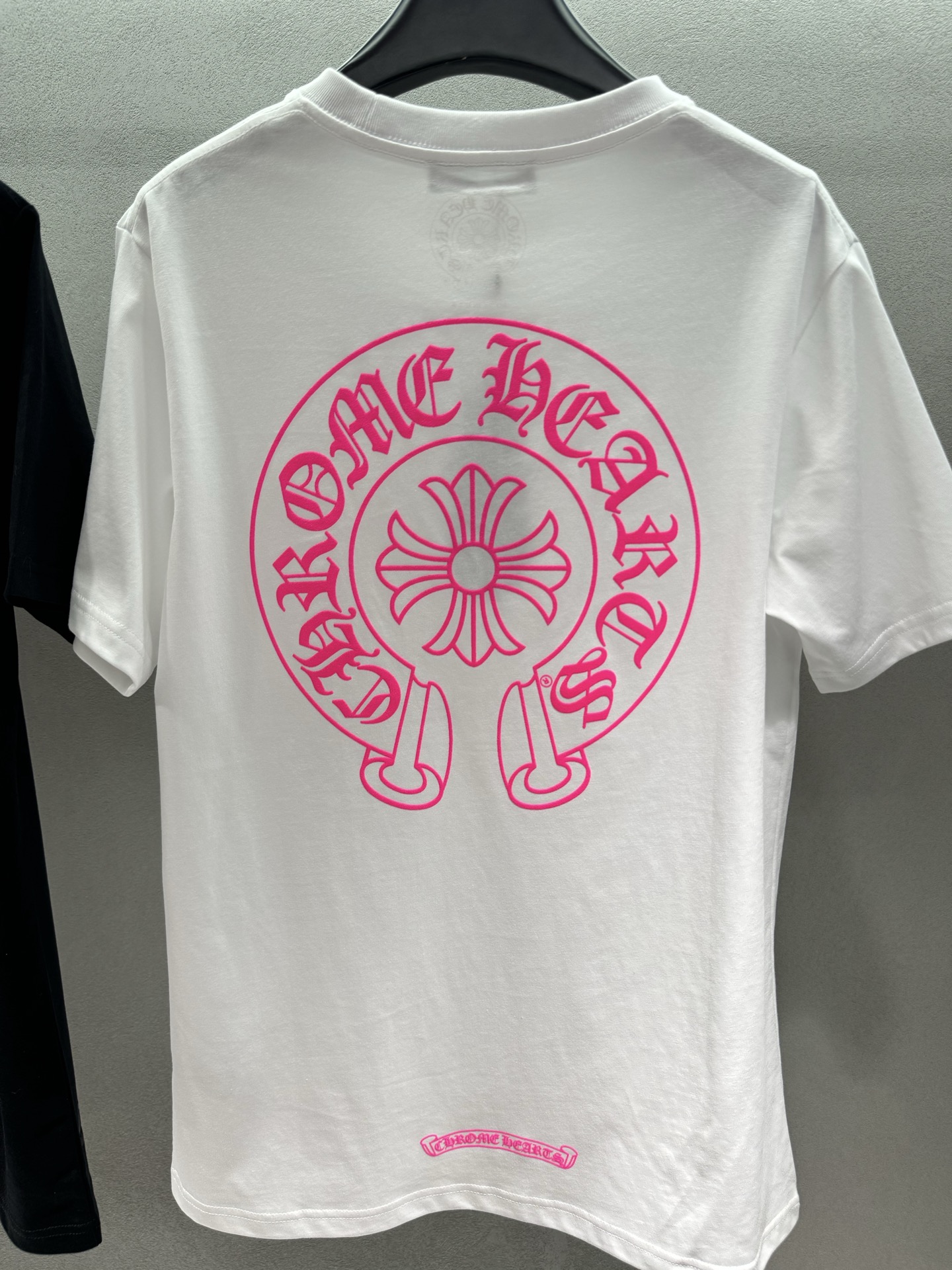 ￼ 🌾2026 SPring&Summer 🔥！克罗*心，粉标口袋T恤，粉标印花拍照超上镜，宽松版型慵懒