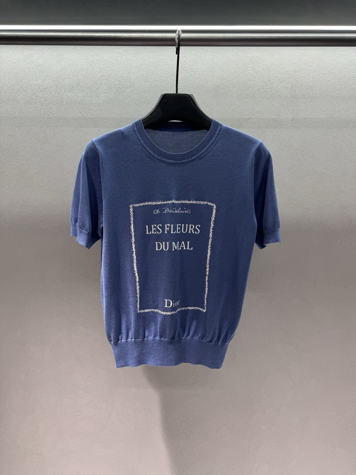 ￼ 🌾2026 SPring&Summer 🔥！Di*or这件针织衫把文艺感焊在身上！《危险关系》书名印