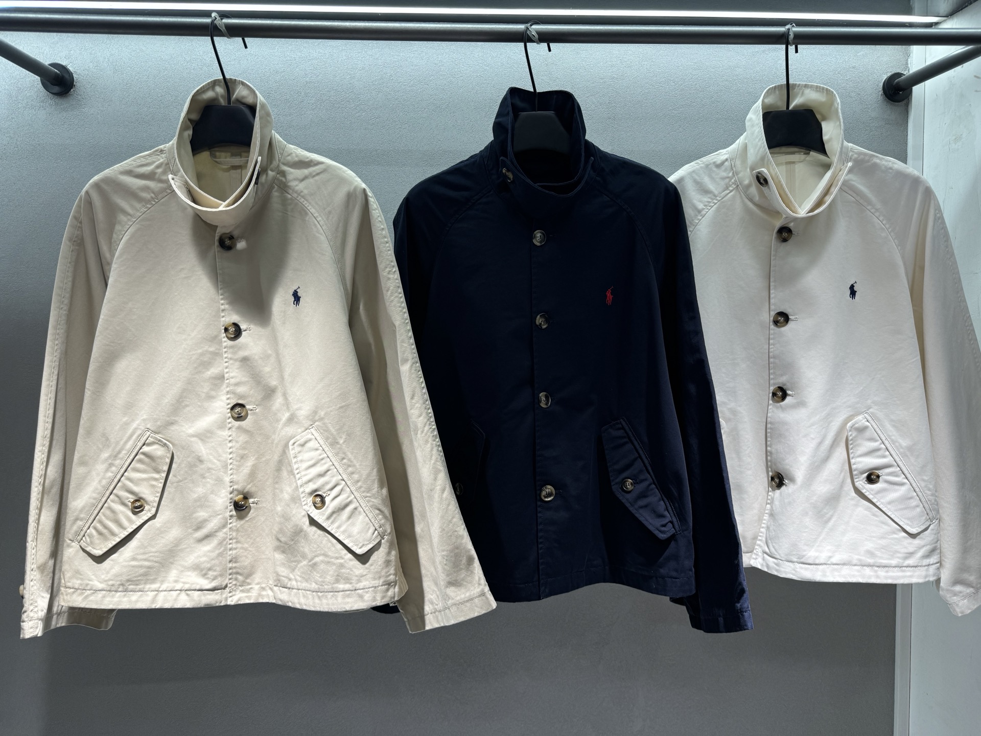 ￼ 🌾2026 SPring&Summer 🔥！RalP🆕h Lau*ren立领夹克，真的把松弛感焊在身