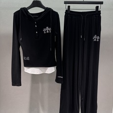 !克罗*心,十字套装,软乎乎的面料+blingbling的钻,温柔又带点小叛逆!少女感直接拉满,温柔又显 !克罗*心,十字套装,软乎乎的面料+blingbling的钻,温柔又带点小叛逆!少女感直接拉满,温柔又显