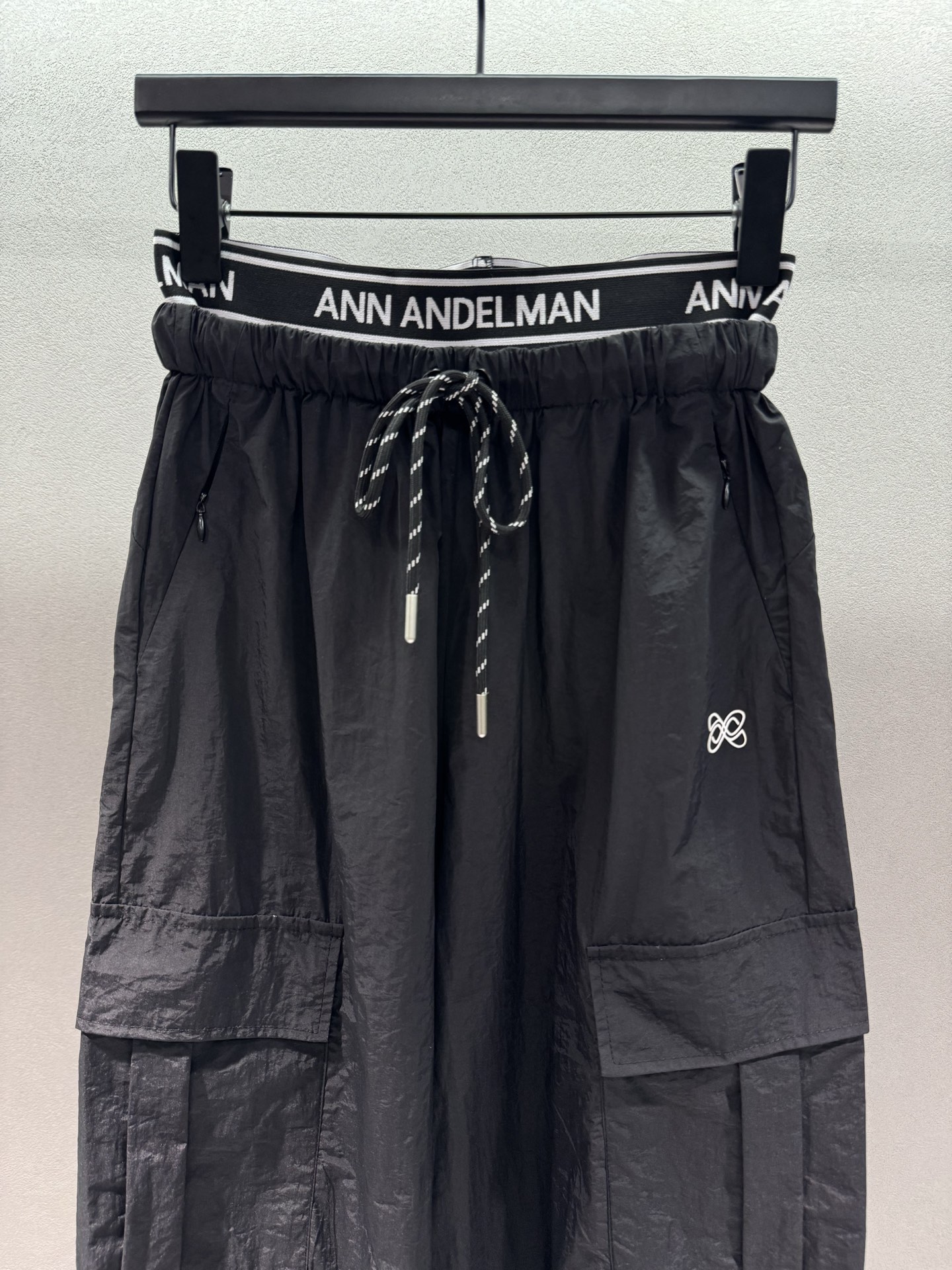 ￼ 🌾2026 SPring&Summer 🔥 ！ANN 工装裤，字母织带腰头太吸睛了，露出来穿直接秒变