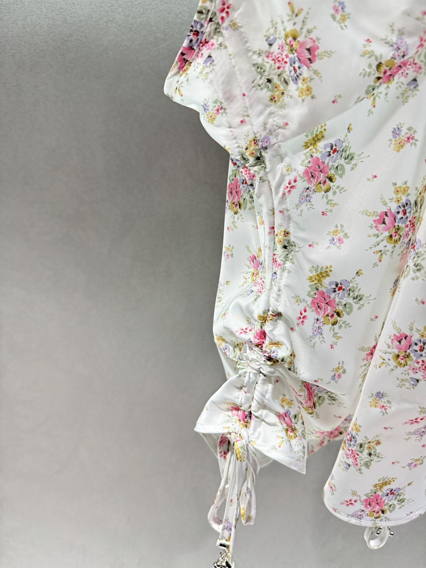 🌾2026 SPring&Summer 🔥！LACER*TA ，蕾丝抽绳缎面吊带，V领蕾丝花边纯欲感拉满