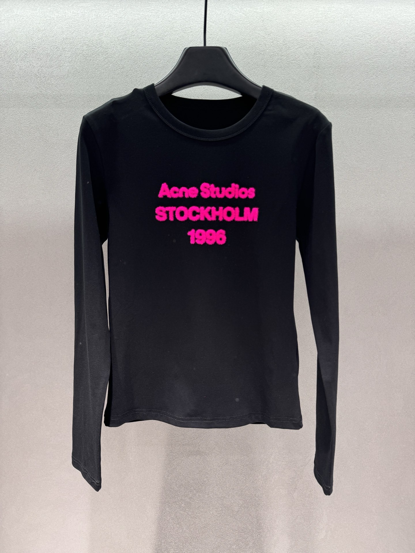 ￼ 🌾2026 SPring&Summer 🔥 ！Acne Studio*，1996植绒长袖修身T恤，新