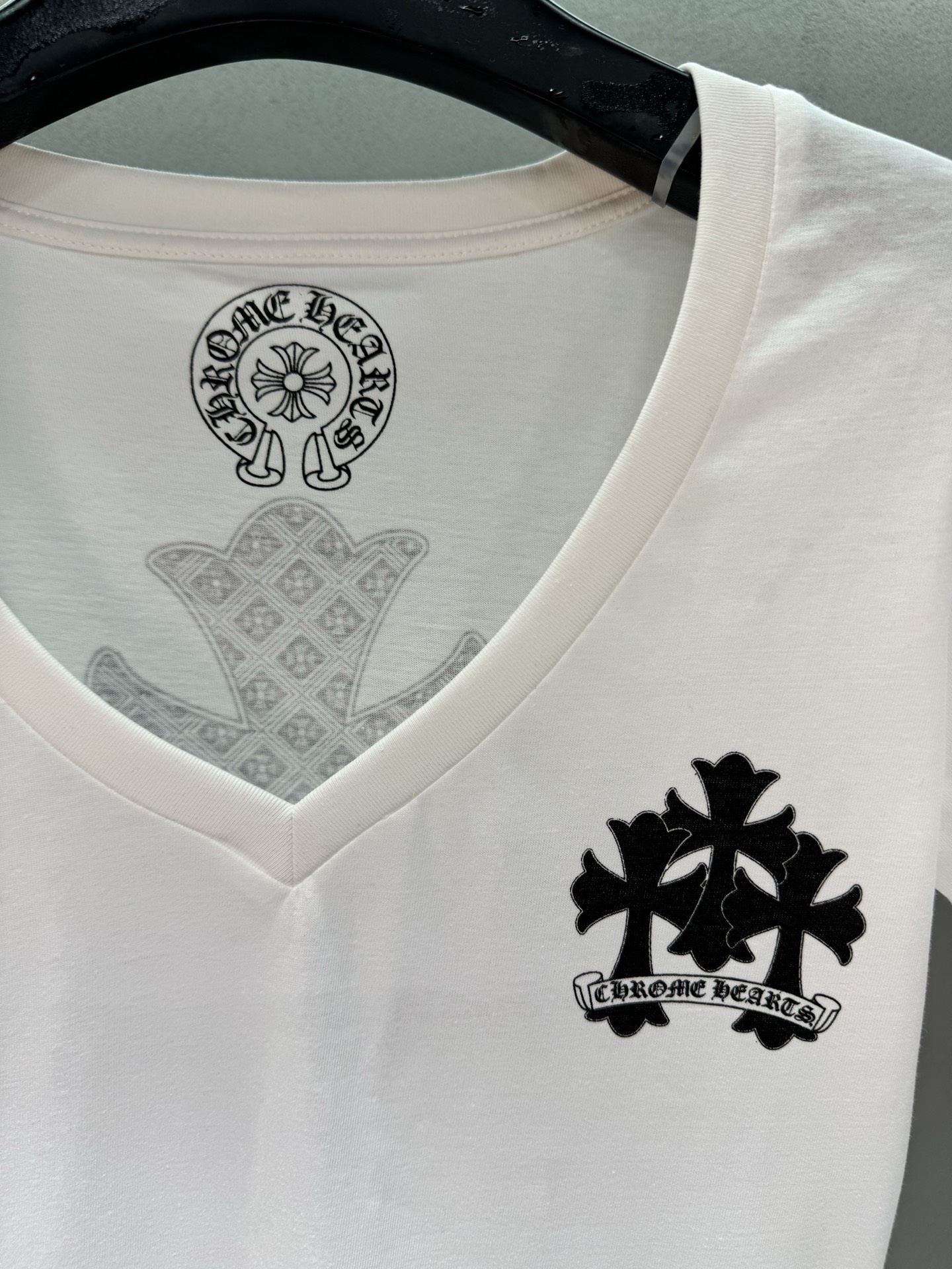🌾2026 SPring&Summer 🔥！🖤克罗心这件V领T！直角肩拿捏了，克罗心的真爱粉一定懂这件！