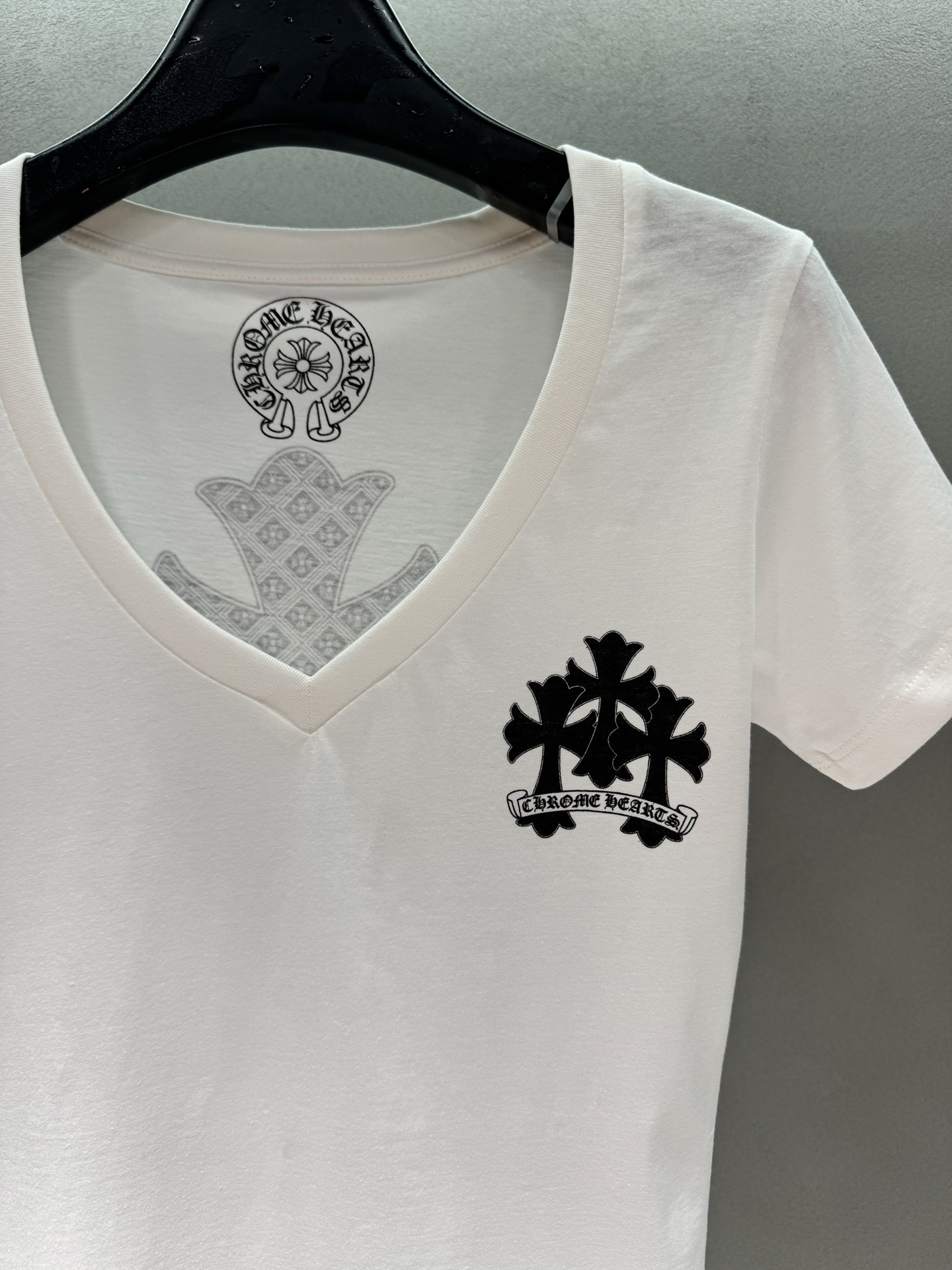🌾2026 SPring&Summer 🔥！🖤克罗心这件V领T！直角肩拿捏了，克罗心的真爱粉一定懂这件！