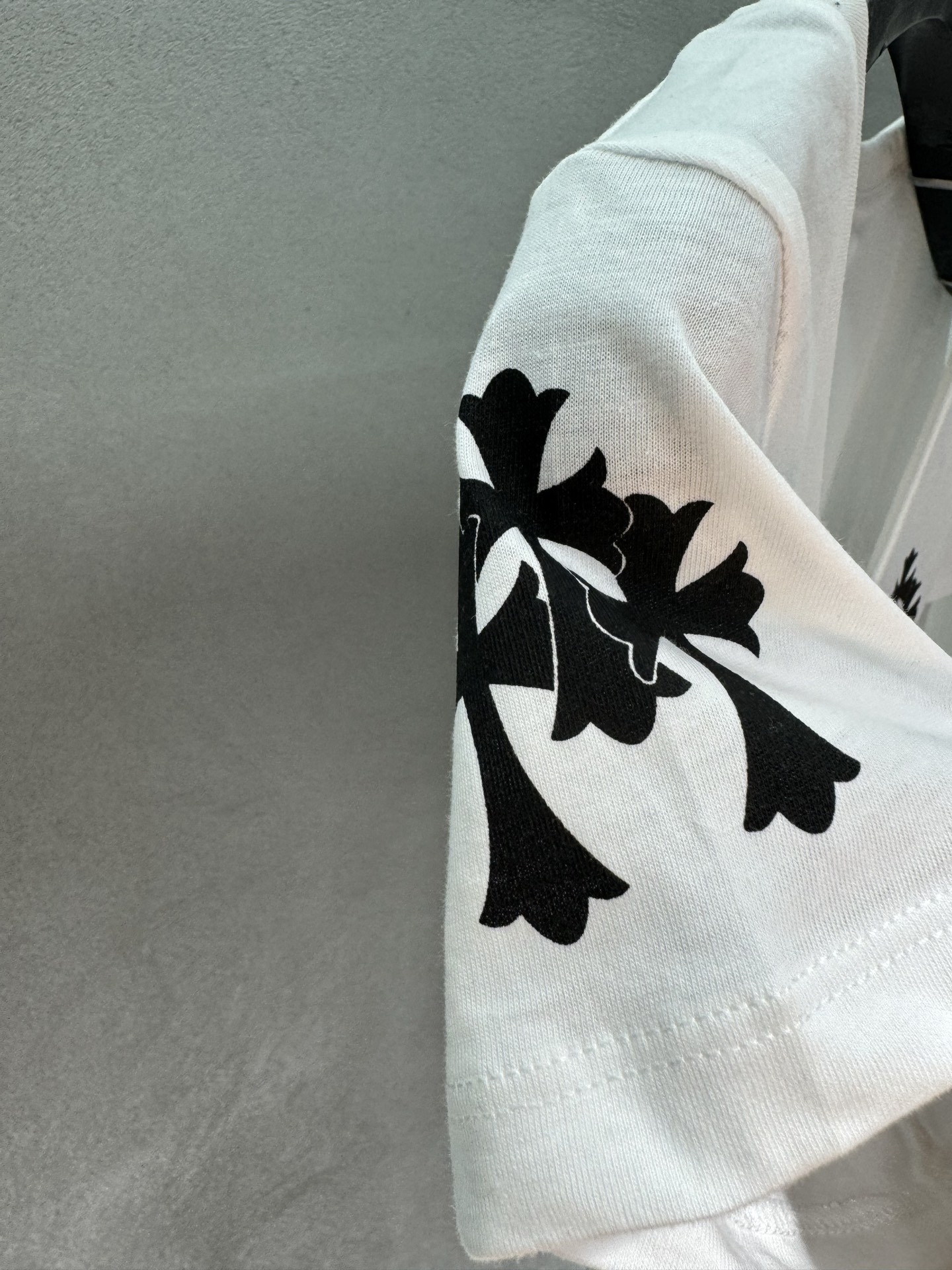 🌾2026 SPring&Summer 🔥！🖤克罗心这件V领T！直角肩拿捏了，克罗心的真爱粉一定懂这件！