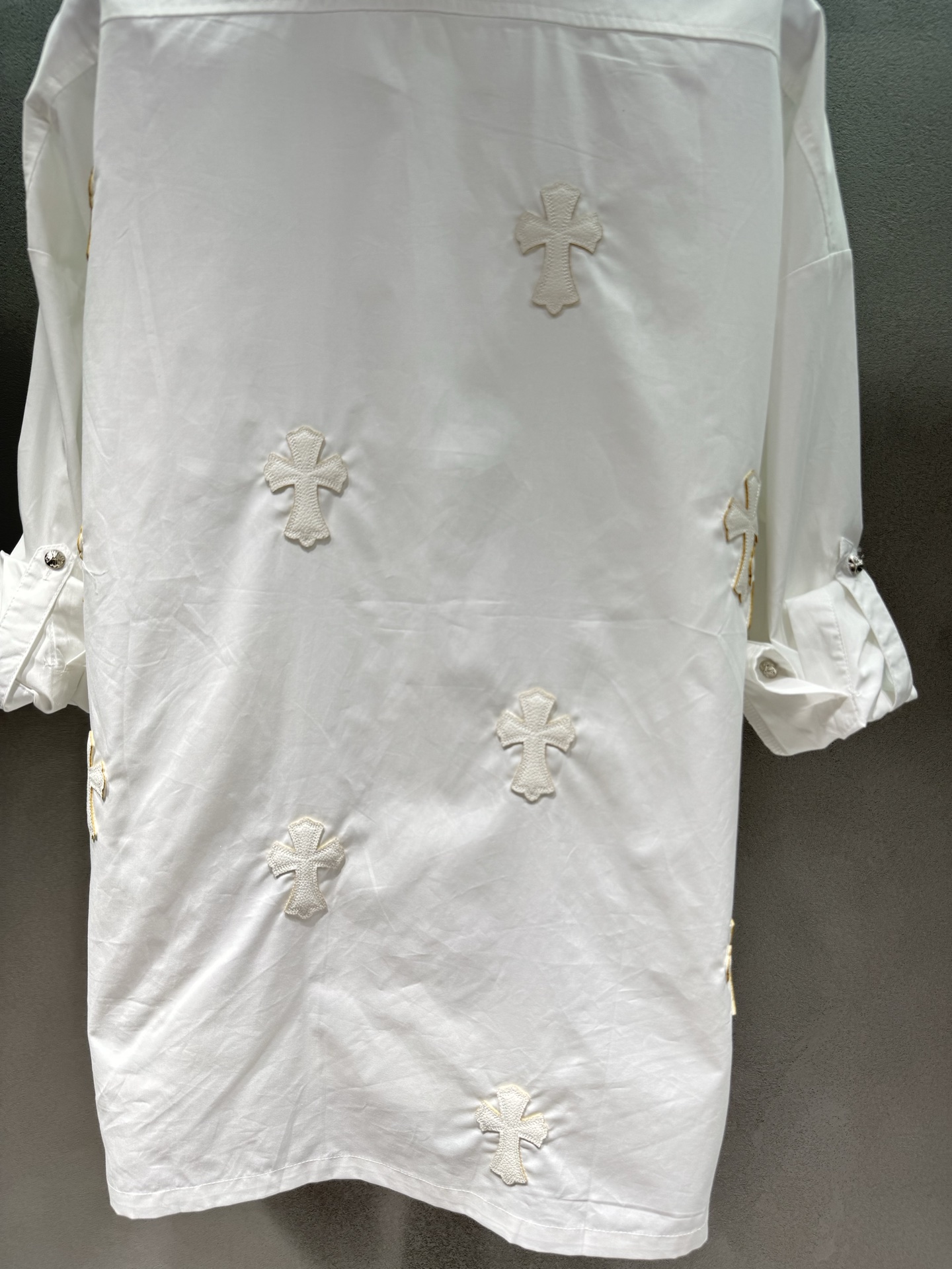 ￼ ￼ 🌾2026 SPring&Summer 🔥！克罗心衬衣，重工十字皮牌白衬衫+牛仔蓝色，宽松廓形，