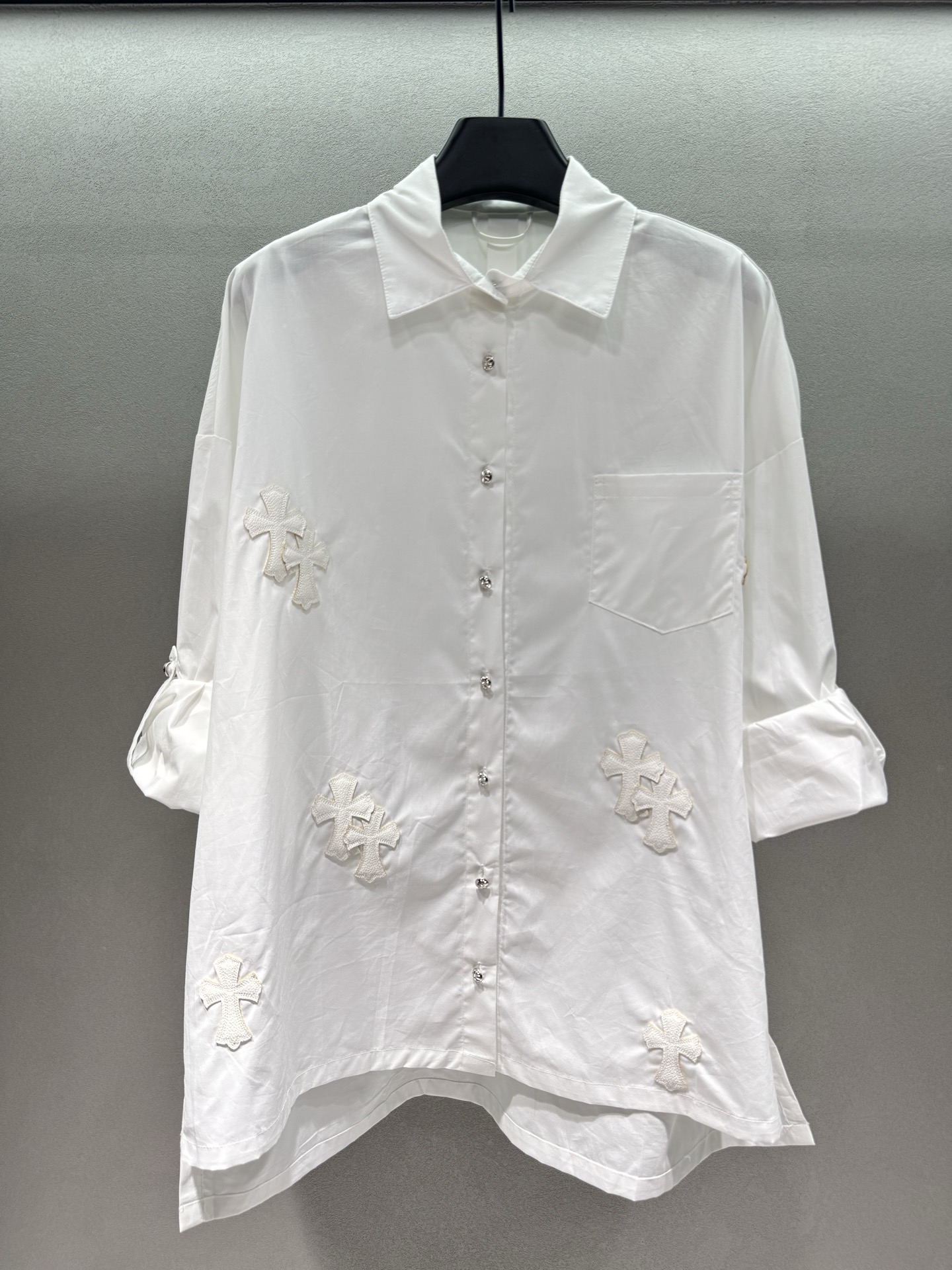 ￼ ￼ 🌾2026 SPring&Summer 🔥！克罗心衬衣，重工十字皮牌白衬衫+牛仔蓝色，宽松廓形，