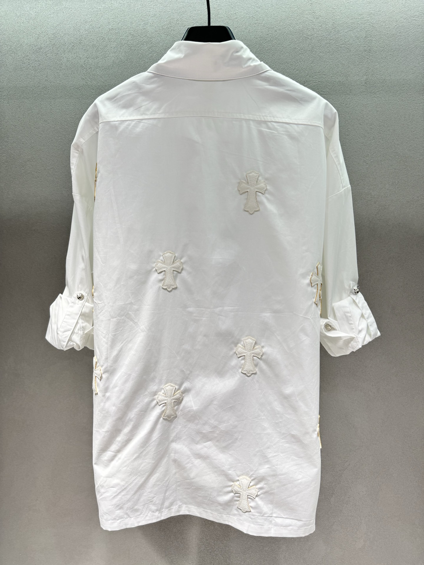 ￼ ￼ 🌾2026 SPring&Summer 🔥！克罗心衬衣，重工十字皮牌白衬衫+牛仔蓝色，宽松廓形，