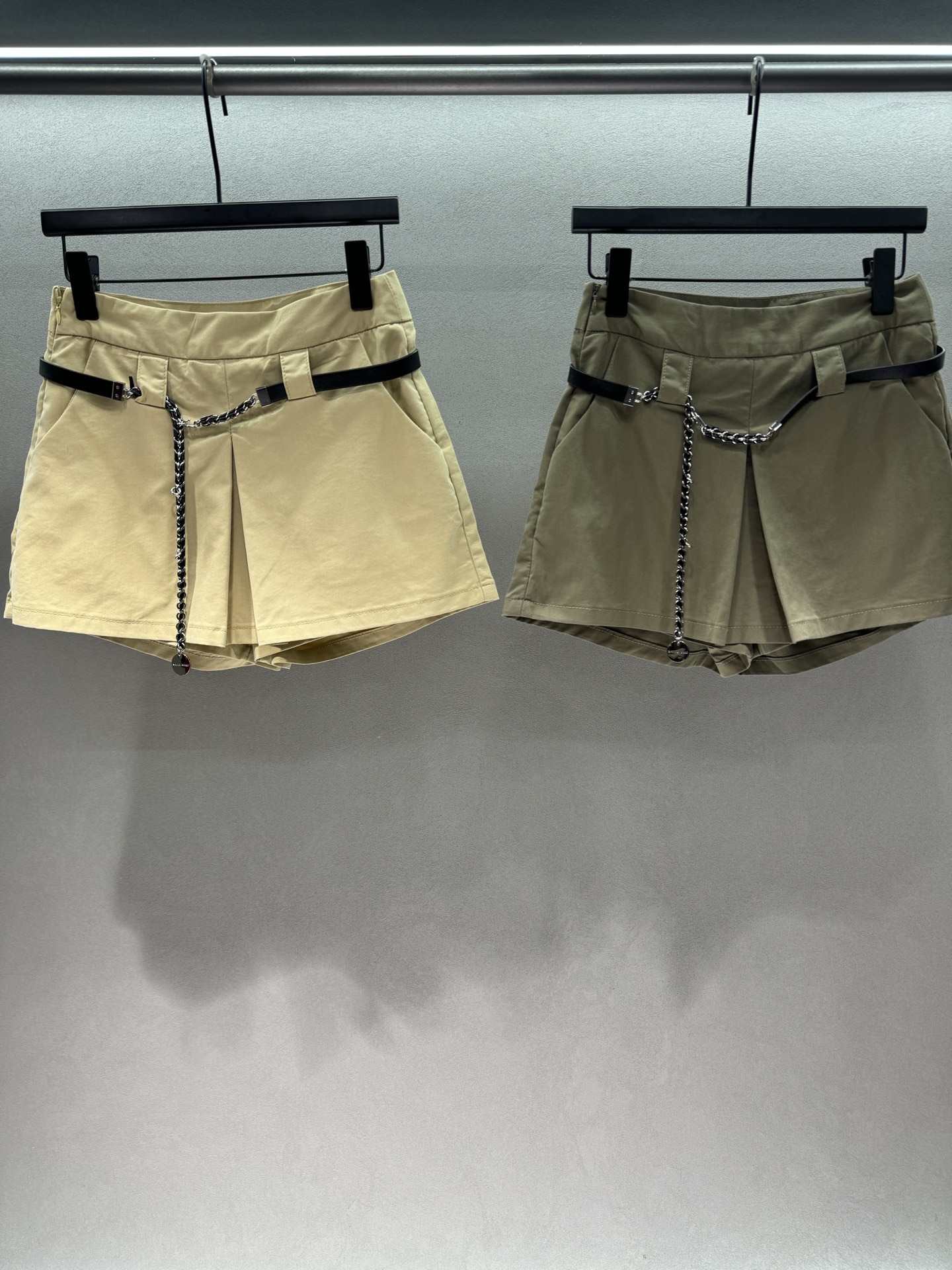 ￼ 🌾2026 SPring&Summer 🔥！小香链条腰带Ａ字裤，终于找到一条兼具颜值与舒适度的短裤了