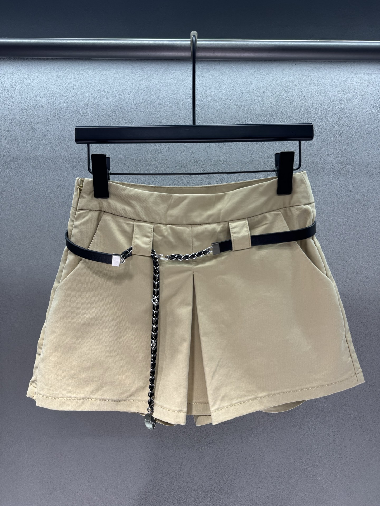 ￼ 🌾2026 SPring&Summer 🔥！小香链条腰带Ａ字裤，终于找到一条兼具颜值与舒适度的短裤了