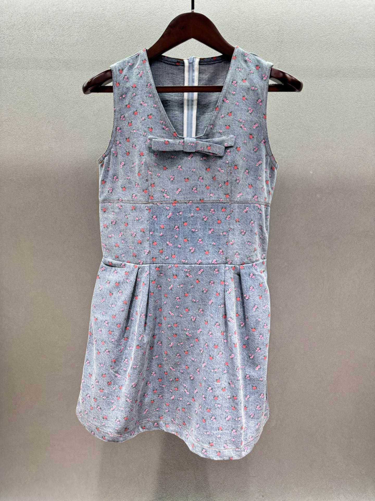 ￼ 🌾2026 SPring&Summer 🔥！Jory*a，浅蓝牛仔底+粉粉小碎花，温柔到骨子里，V领