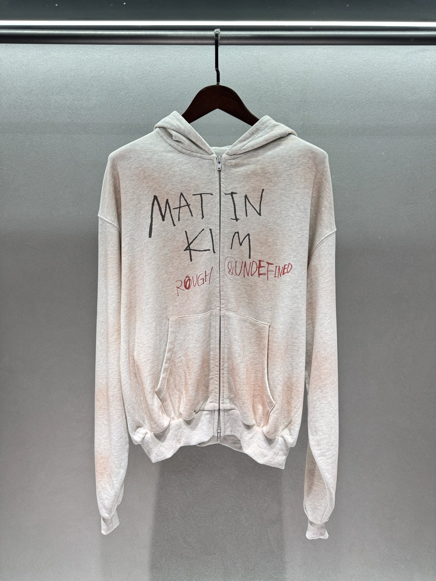 ￼ 🌾2026 SPring&Summer 🔥！MATIN KI*，涂鸦拉链帽衫，韩国设计师品牌的松弛感