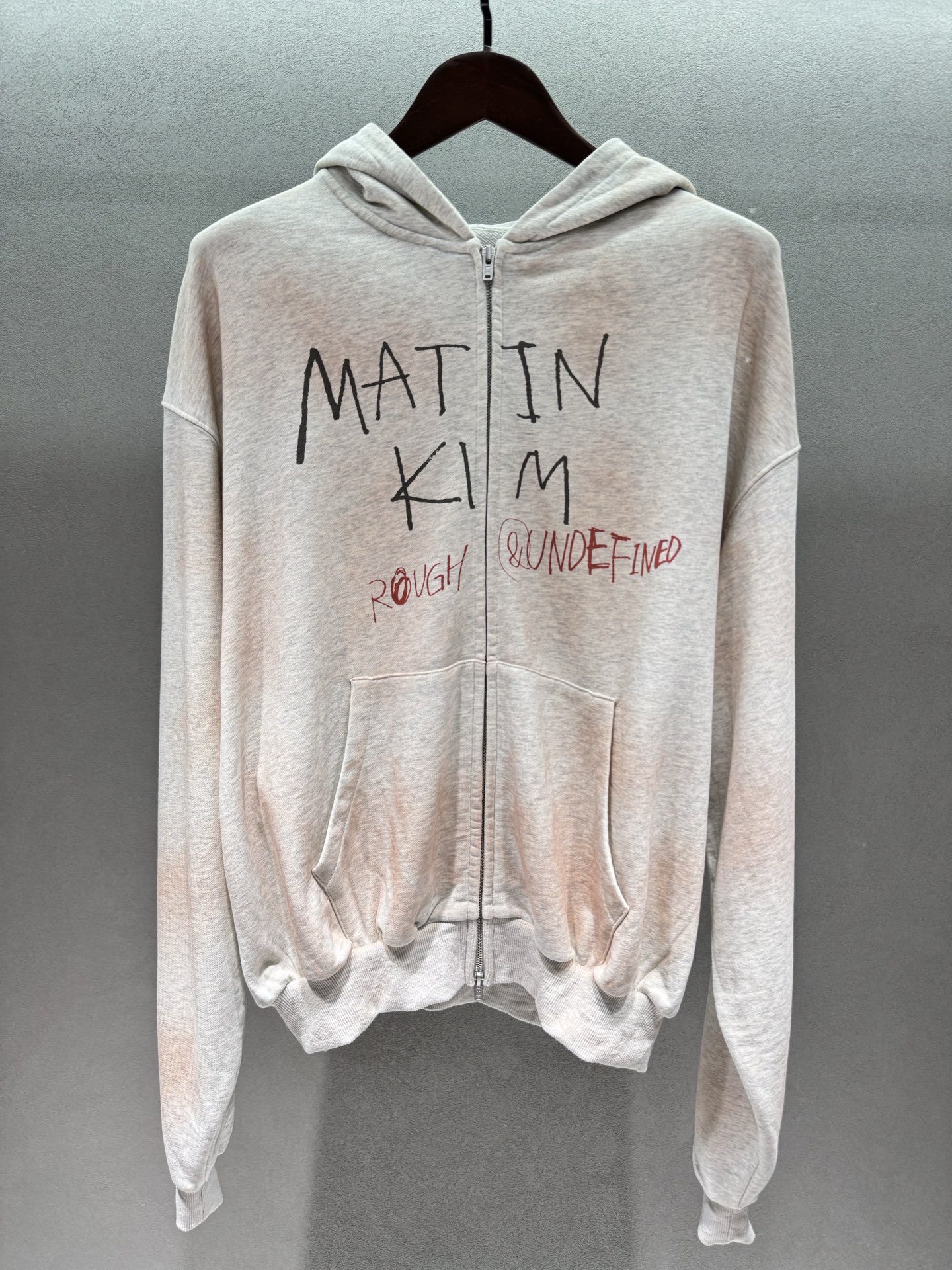 ￼ 🌾2026 SPring&Summer 🔥！MATIN KI*，涂鸦拉链帽衫，韩国设计师品牌的松弛感