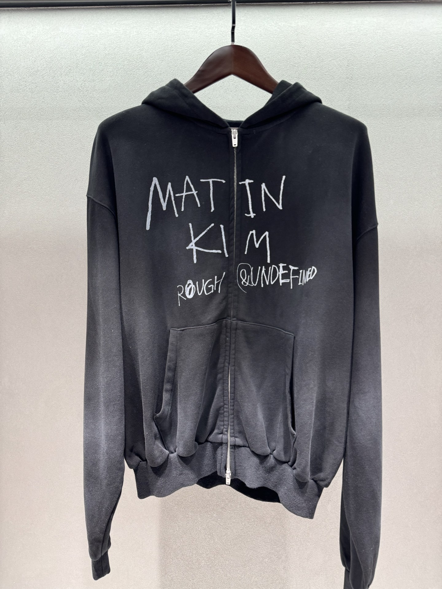 ￼ 🌾2026 SPring&Summer 🔥！MATIN KI*，涂鸦拉链帽衫，韩国设计师品牌的松弛感