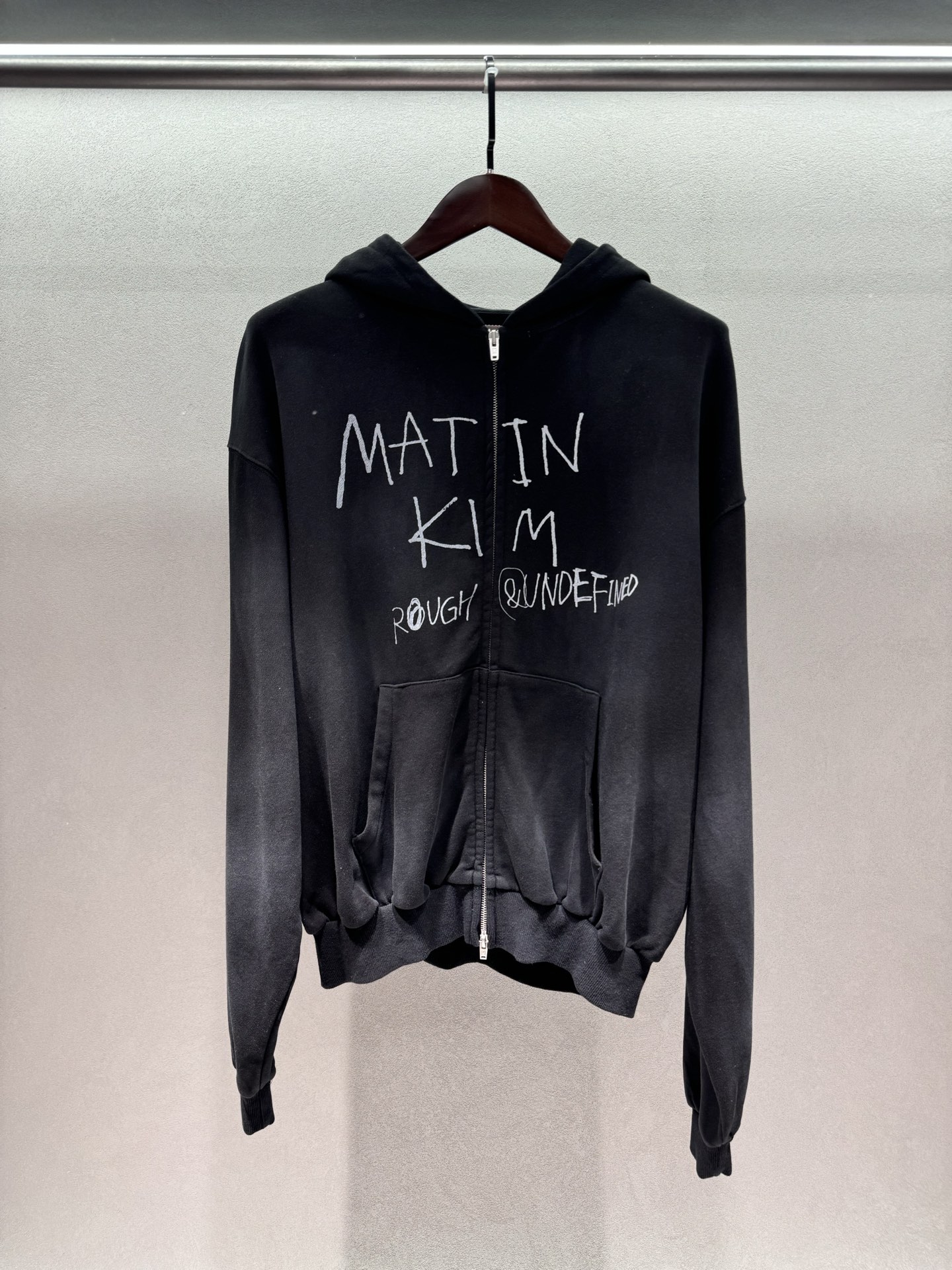 ￼ 🌾2026 SPring&Summer 🔥！MATIN KI*，涂鸦拉链帽衫，韩国设计师品牌的松弛感