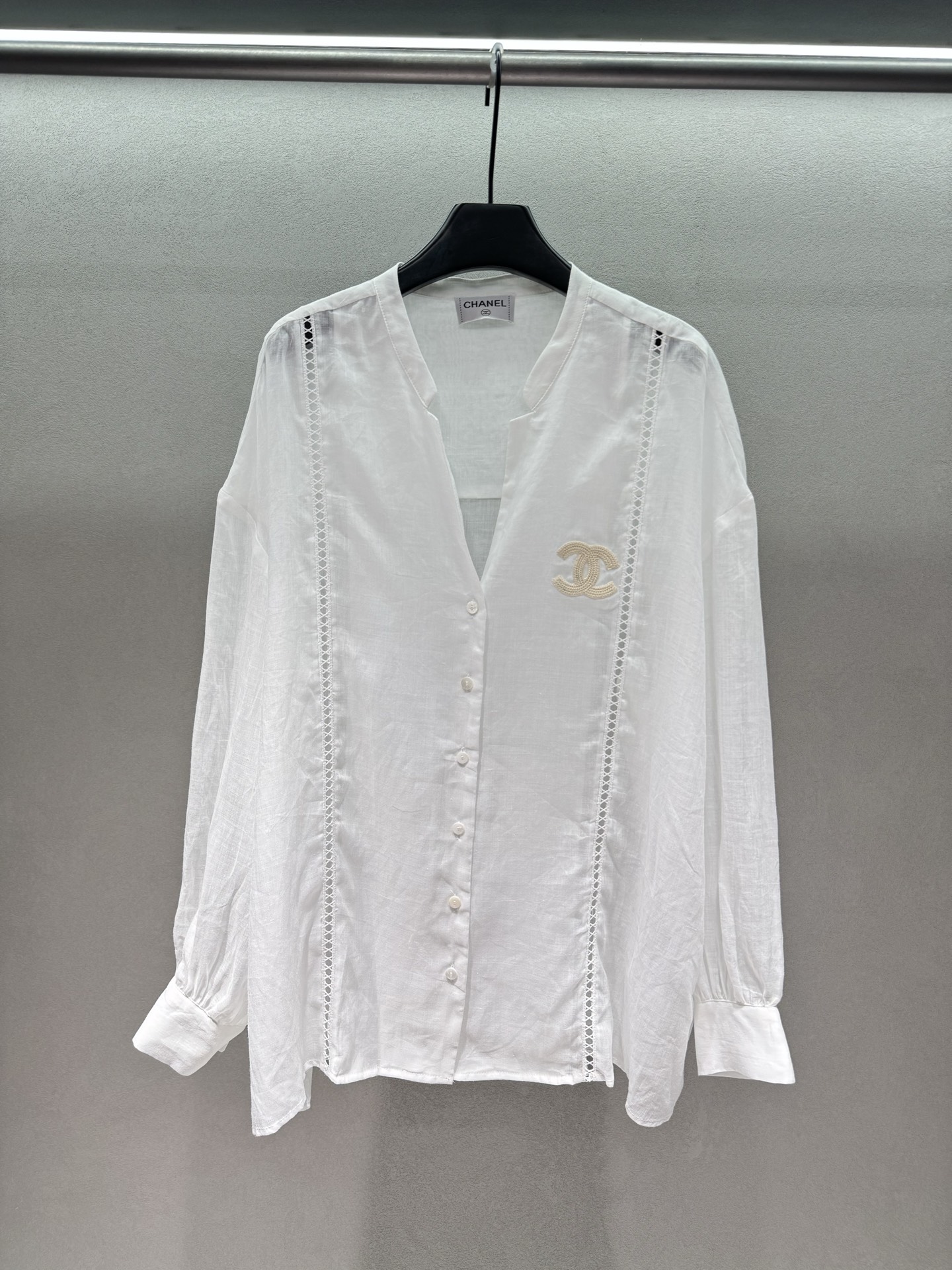 ￼ 🌾2026 SPring&Summer 🔥/套！小香中古亚麻套装，双C刺绣+镂空蕾丝，深V领衬衫性感