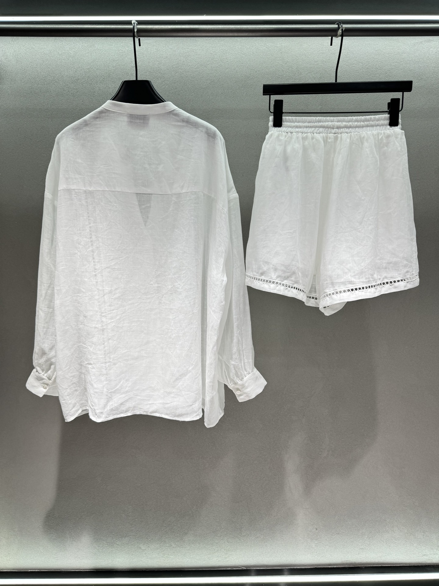 ￼ 🌾2026 SPring&Summer 🔥/套！小香中古亚麻套装，双C刺绣+镂空蕾丝，深V领衬衫性感