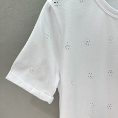 2026 Spring&Summer !chan*el,圆领T恤,面料为柔软的白色针织棉,整体设计简约, 2026 Spring&Summer !chan*el,圆领T恤,面料为柔软的白色针织棉,整体设计简约,