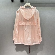  2026 Spring&Summer !Prad*,樱花粉防晒衣,春日元气战袍非它莫属,经典的再生尼  2026 Spring&Summer !Prad*,樱花粉防晒衣,春日元气战袍非它莫属,经典的再生尼