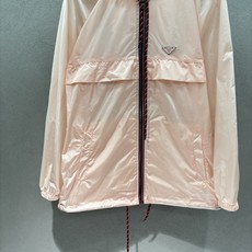  2026 Spring&Summer !Prad*,樱花粉防晒衣,春日元气战袍非它莫属,经典的再生尼  2026 Spring&Summer !Prad*,樱花粉防晒衣,春日元气战袍非它莫属,经典的再生尼