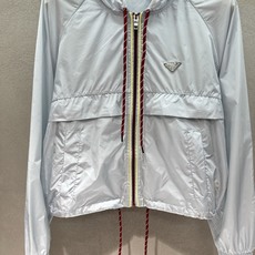 2026 Spring&Summer !Prada冰蓝色防晒外套,自带清冷感的樱花冰蓝,真的太适合春  2026 Spring&Summer !Prada冰蓝色防晒外套,自带清冷感的樱花冰蓝,真的太适合春