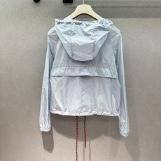  2026 Spring&Summer !Prada冰蓝色防晒外套,自带清冷感的樱花冰蓝,真的太适合春  2026 Spring&Summer !Prada冰蓝色防晒外套,自带清冷感的樱花冰蓝,真的太适合春