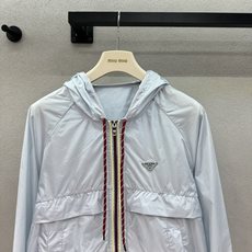  2026 Spring&Summer !Prada冰蓝色防晒外套,自带清冷感的樱花冰蓝,真的太适合春  2026 Spring&Summer !Prada冰蓝色防晒外套,自带清冷感的樱花冰蓝,真的太适合春
