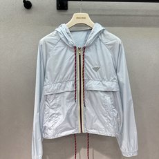  2026 Spring&Summer !Prada冰蓝色防晒外套,自带清冷感的樱花冰蓝,真的太适合春  2026 Spring&Summer !Prada冰蓝色防晒外套,自带清冷感的樱花冰蓝,真的太适合春