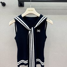  2026 Spring&Summer !Ann海军领无袖针织,修身针织版型,完美勾勒腰线,藏肉显瘦的  2026 Spring&Summer !Ann海军领无袖针织,修身针织版型,完美勾勒腰线,藏肉显瘦的