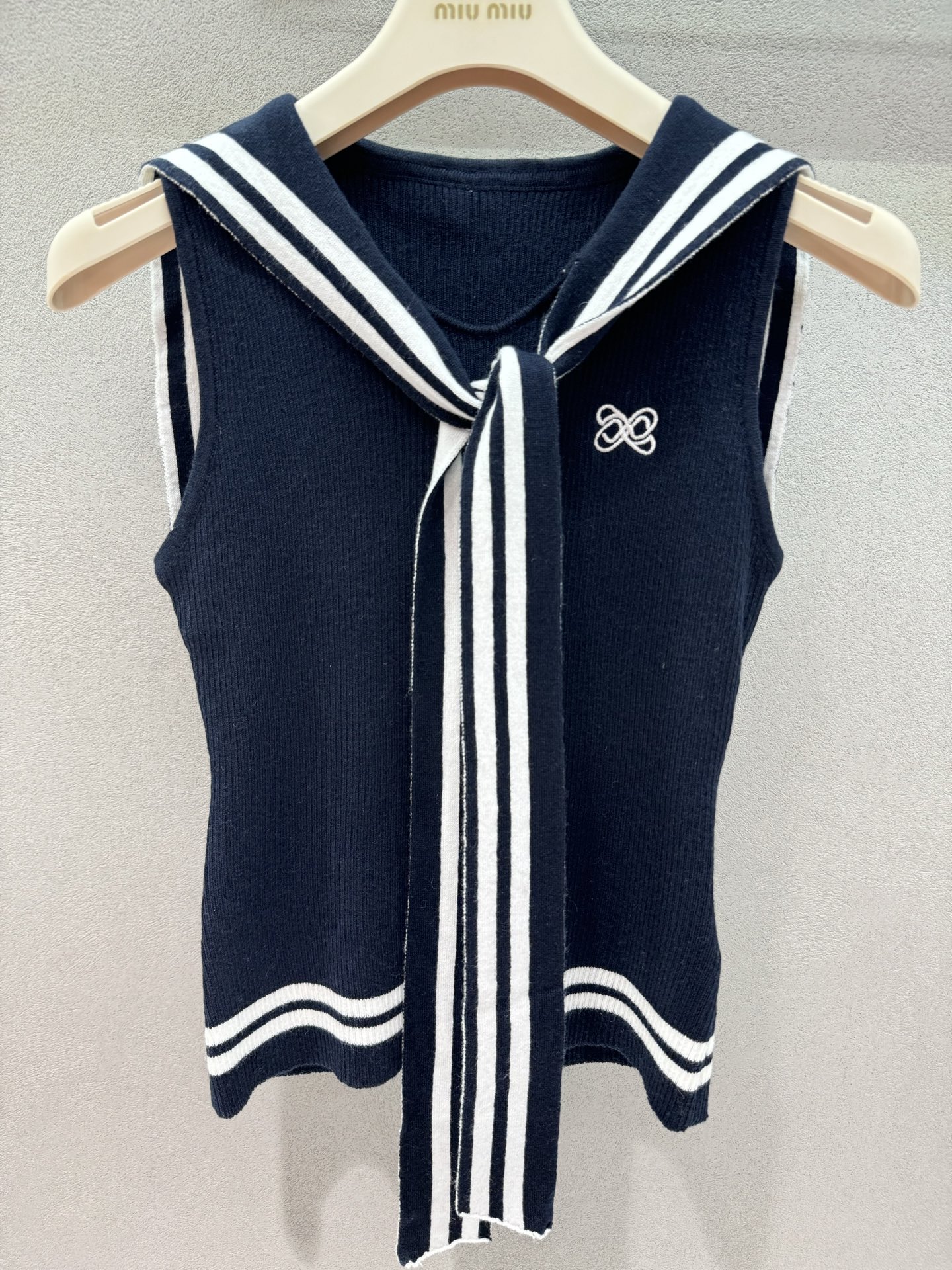  2026 Spring&Summer !Ann海军领无袖针织,修身针织版型,完美勾勒腰线,藏肉显瘦的  2026 Spring&Summer !Ann海军领无袖针织,修身针织版型,完美勾勒腰线,藏肉显瘦的