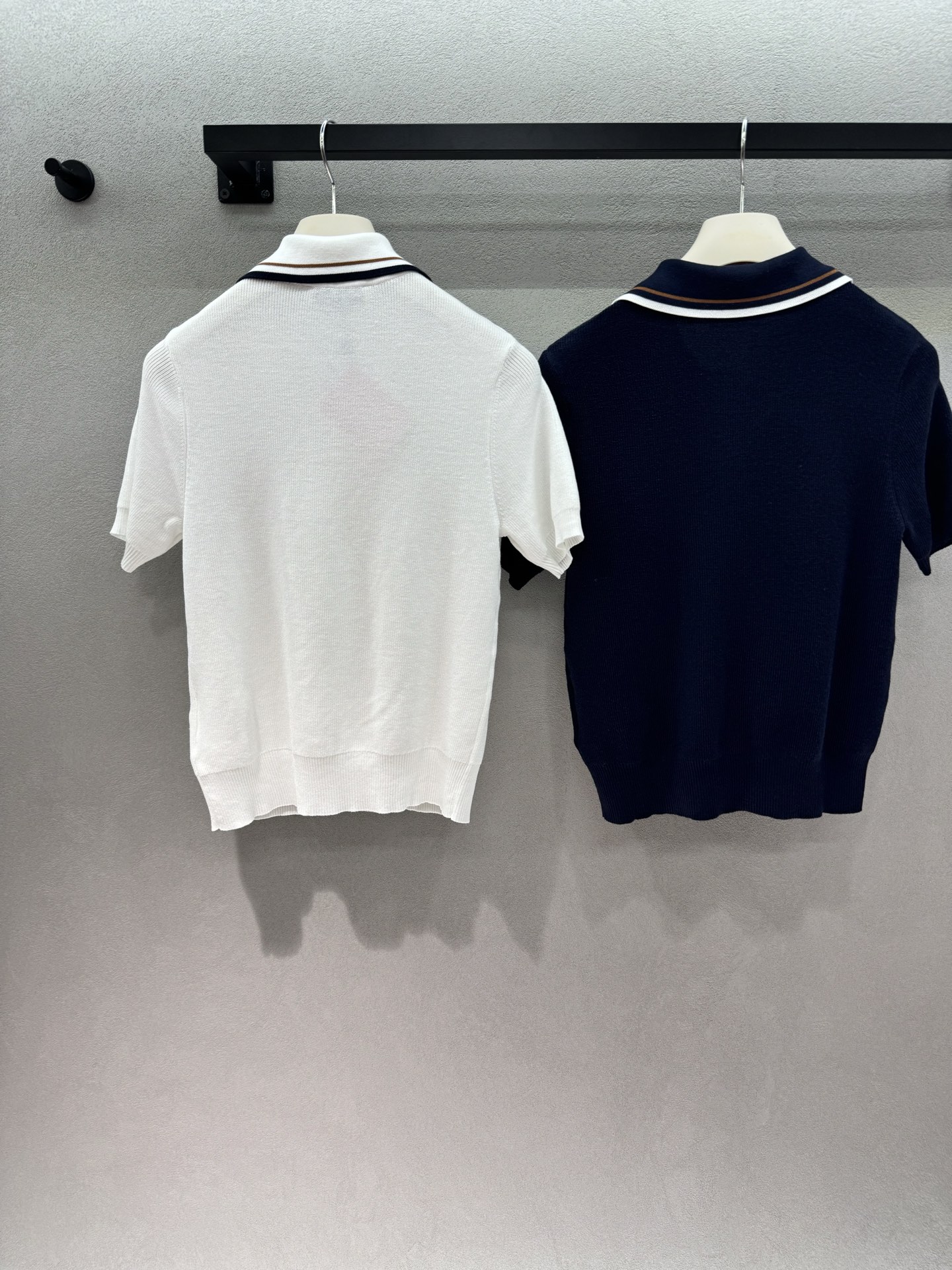  2026 Spring&Summer !MiuMi*,Polo针织衫,职场通勤的满分穿搭,被这件Po  2026 Spring&Summer !MiuMi*,Polo针织衫,职场通勤的满分穿搭,被这件Po