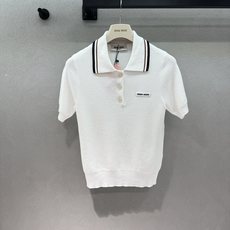  2026 Spring&Summer !MiuMi*,Polo针织衫,职场通勤的满分穿搭,被这件Po  2026 Spring&Summer !MiuMi*,Polo针织衫,职场通勤的满分穿搭,被这件Po