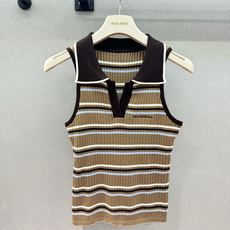  2026 Spring&Summer !Ann撞色V领Polo,polo翻领+撞色条纹的组合,复古又  2026 Spring&Summer !Ann撞色V领Polo,polo翻领+撞色条纹的组合,复古又