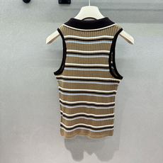  2026 Spring&Summer !Ann撞色V领Polo,polo翻领+撞色条纹的组合,复古又  2026 Spring&Summer !Ann撞色V领Polo,polo翻领+撞色条纹的组合,复古又