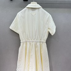  2026 Spring&Summer !PradaPolo收腰连衣裙,简约的衬衫翻领+抽绳收腰,自带  2026 Spring&Summer !PradaPolo收腰连衣裙,简约的衬衫翻领+抽绳收腰,自带