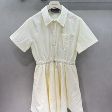  2026 Spring&Summer !PradaPolo收腰连衣裙,简约的衬衫翻领+抽绳收腰,自带  2026 Spring&Summer !PradaPolo收腰连衣裙,简约的衬衫翻领+抽绳收腰,自带