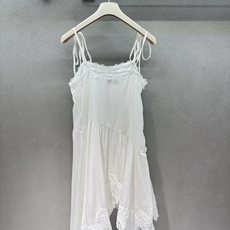  2026 Spring&Summer !MiuMi*,蕾丝绑带小白裙,双层绑带+不规则蕾丝下摆,柔  2026 Spring&Summer !MiuMi*,蕾丝绑带小白裙,双层绑带+不规则蕾丝下摆,柔