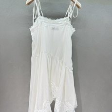  2026 Spring&Summer !MiuMi*,蕾丝绑带小白裙,双层绑带+不规则蕾丝下摆,柔  2026 Spring&Summer !MiuMi*,蕾丝绑带小白裙,双层绑带+不规则蕾丝下摆,柔