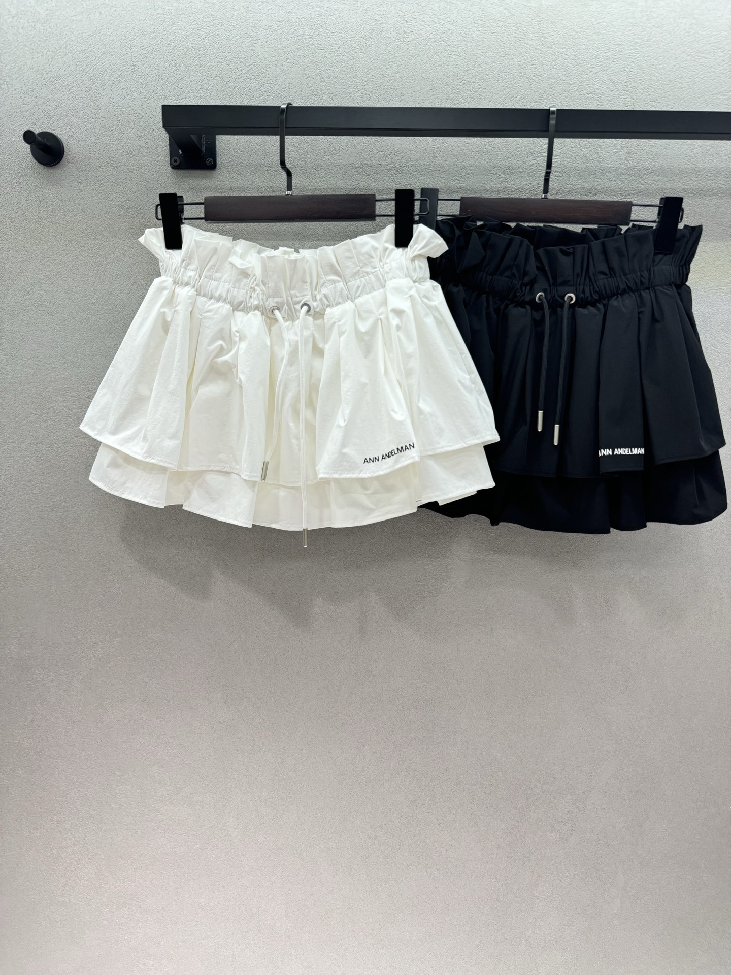 ￼ 2026 Spring&Summer ！ANN 花苞裙，高腰花苞腰+双层蓬蓬裙摆，抽绳设计可盐可甜，
