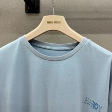  2026 Spring&Summer !MM6做旧T,做旧水洗的面料软fufu的,上身自带柔雾滤镜,  2026 Spring&Summer !MM6做旧T,做旧水洗的面料软fufu的,上身自带柔雾滤镜,