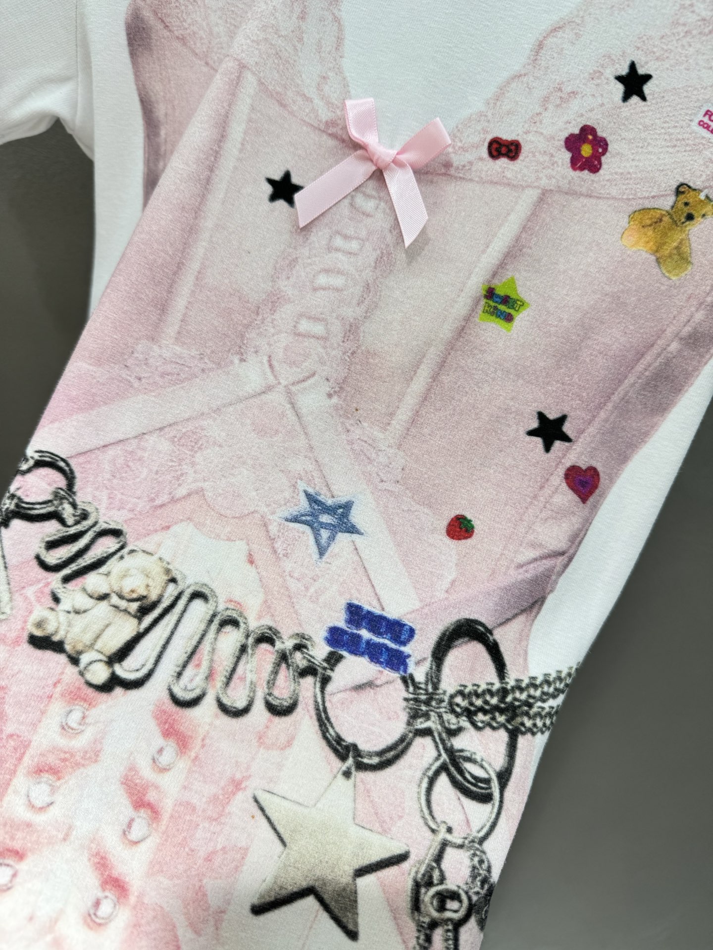 ￼ 🌾2026 SPring&Summer ！福蝶假两件印花T，两色都超绝，仿真蕾丝吊带+腰链印花，不用