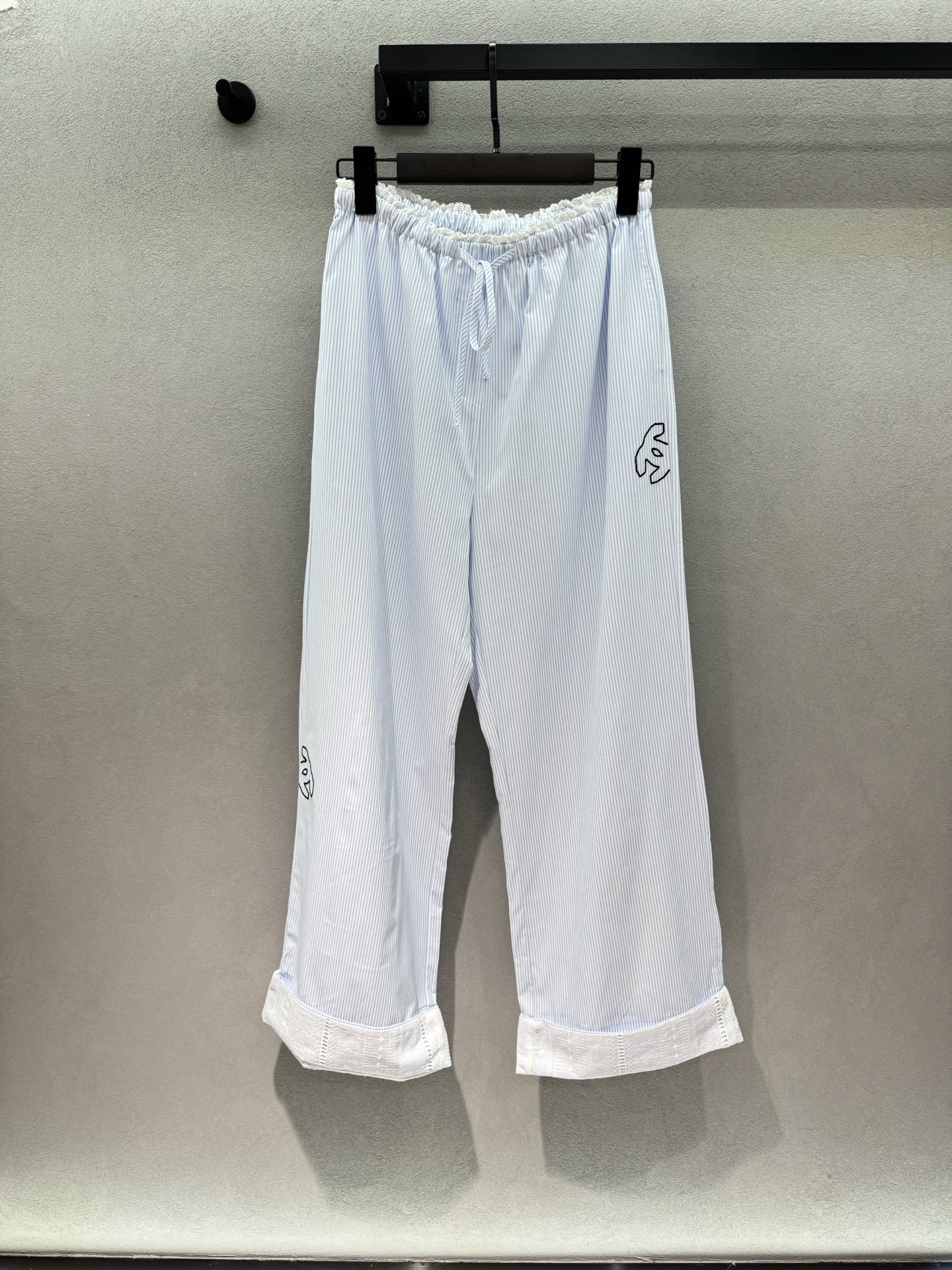 NO:844033,2026 Spring&Summer Xiaoxiang's mid-century soft fufu home clothes can be used as a sophisticated daughter at home. The soft fabric has a sense of nobility. It is comfortable to wear at home and will not violate the rules when going out. It is a perfect match for delicate girls~ Three sizes!  ,,198609092026 Spring&Summer 小香中古软fufu家居服, 宅家也能当精致千金, 软乎乎的面料自带贵气感, 宅家穿舒服,出门穿也毫不违和, 精致女孩直接锁死～ 三码！,,,Women's clothing