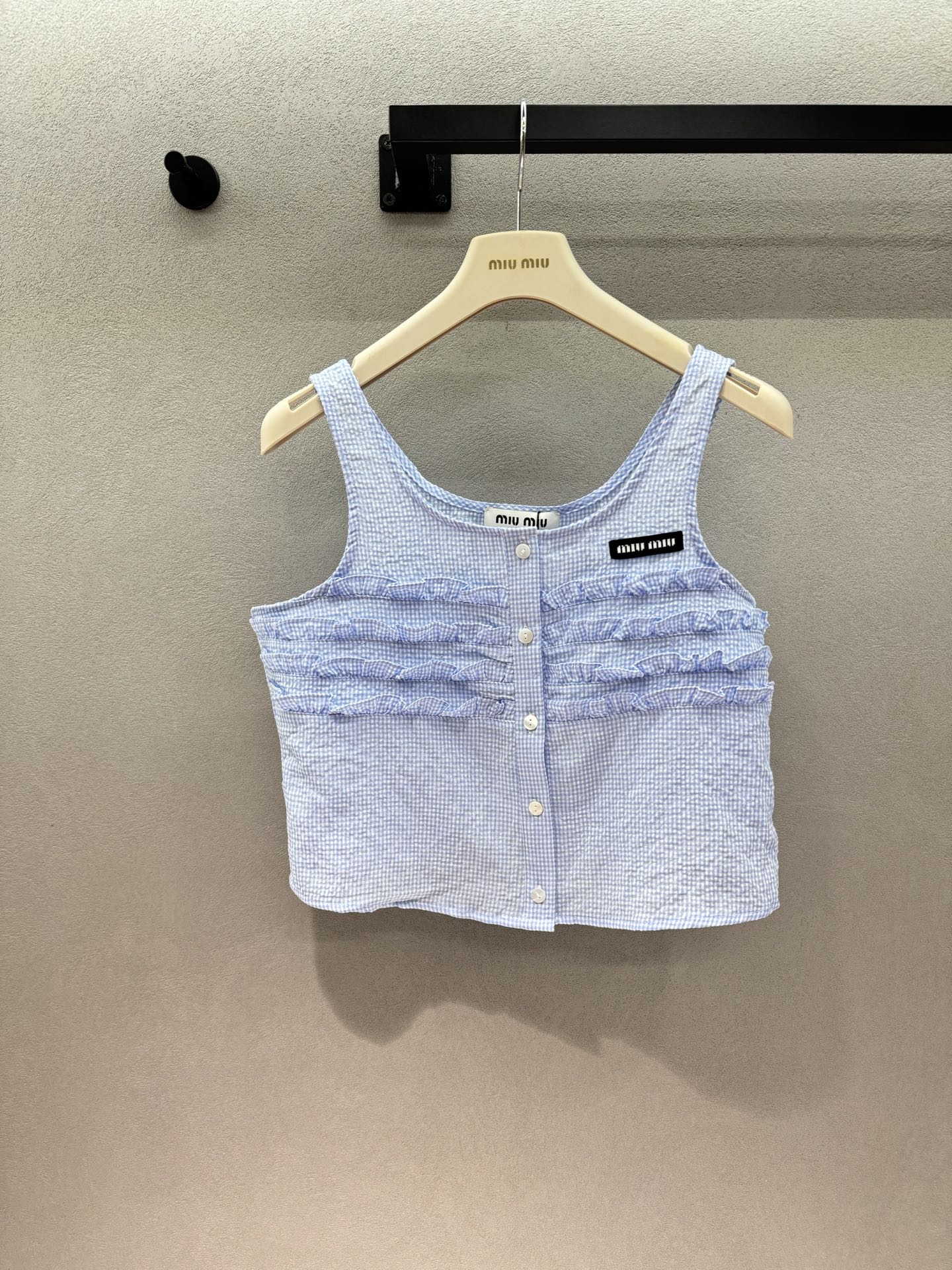 ￼ 🌾2026 SPring&Summer /套！MM蓝白格纹套装，浅蓝小格纹+木耳边吊带+蓬蓬短裙，一