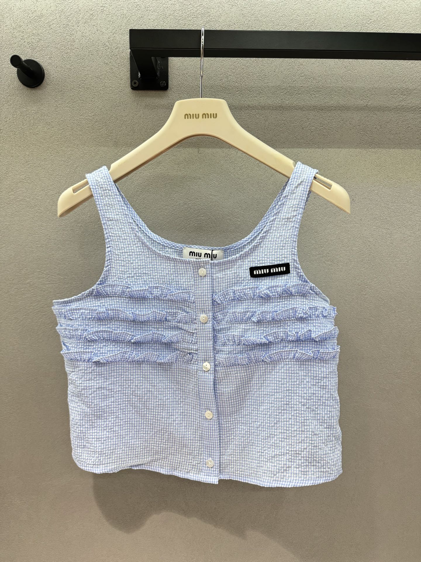 ￼ 🌾2026 SPring&Summer /套！MM蓝白格纹套装，浅蓝小格纹+木耳边吊带+蓬蓬短裙，一