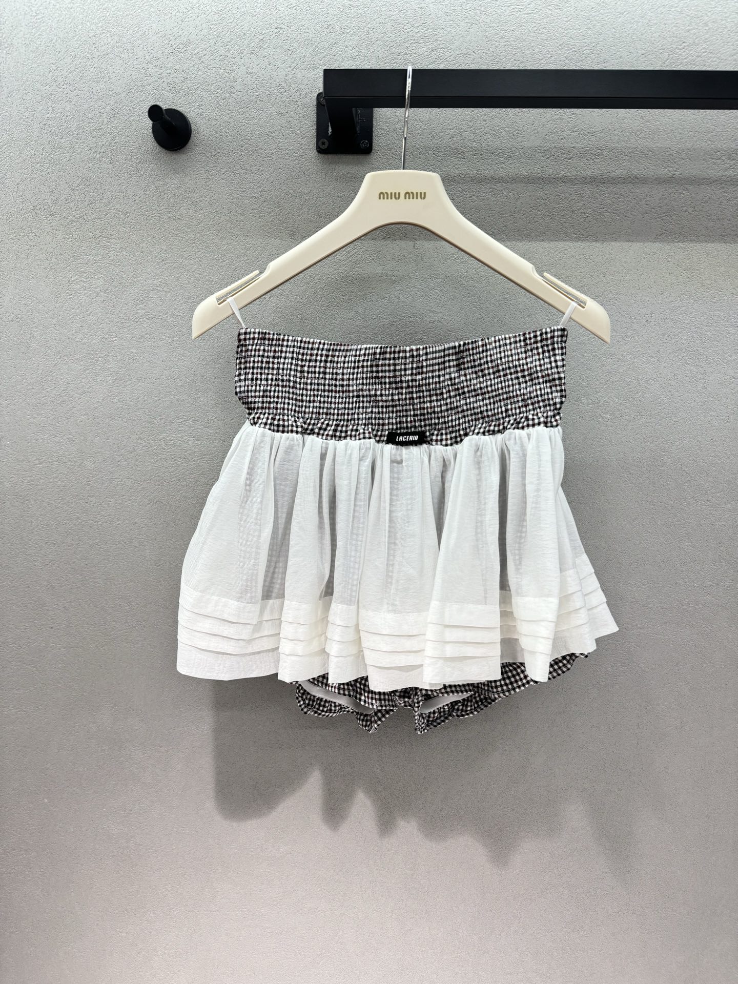 NO:861835,Tops and Skirts 2026 Spring&Summer LA* Doll Sleeve College Suit, short plaid top + gauze culottes, slimming and preventing exposure, doll collar puff sleeves, full of exquisite details, classic color matching, versatile in summer, perfect for taking photos, sweet girls go straight to the three sizes!  ,,skirts,19860909上衣 半裙 2026 Spring&Summer LA*娃娃袖学院套装, 短款格纹上衣+纱裙裤,显瘦又防走光, 娃娃领泡泡袖,细节精致感拉满, 经典配色,夏日百搭不出错, 拍照出片率拉满,甜妹直接冲～ 三码！,,skirts,,Women's clothing