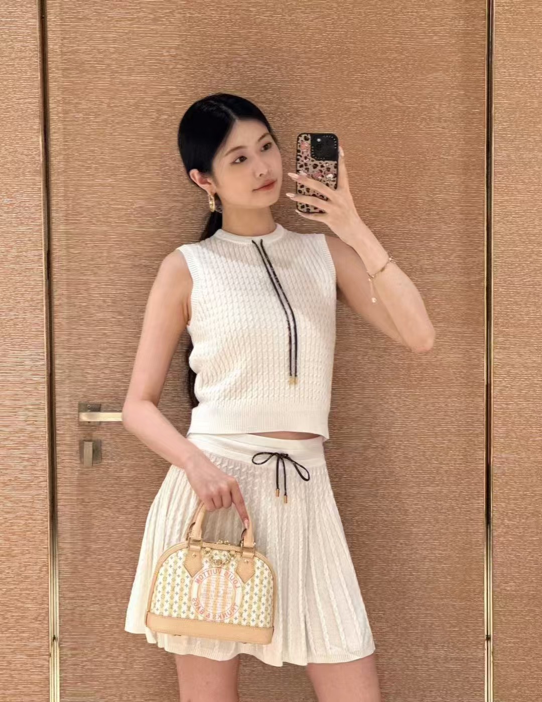 NO:861873,,,19860909,,,Women's clothing